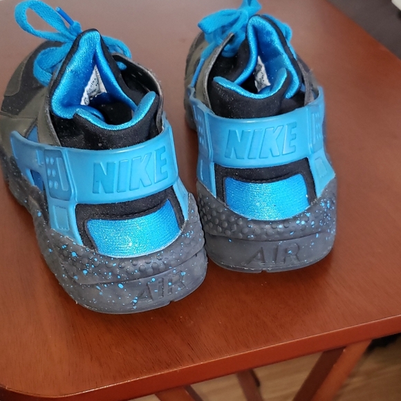 Sneakers - Picture 3 of 7